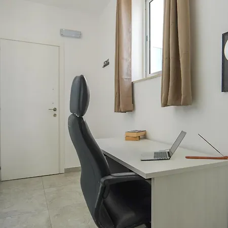 Large Penthouse With 2 Terraces - By Solea Homes 아파트 *