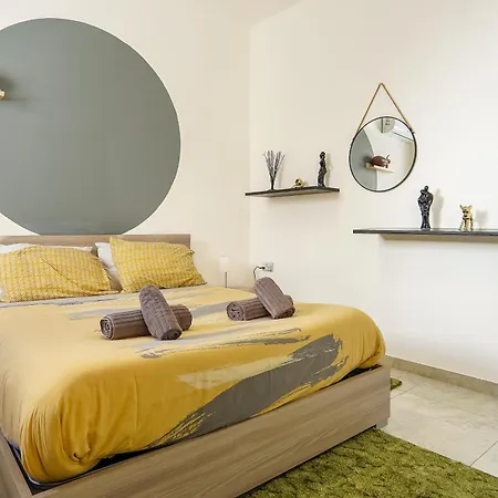 Large Penthouse With 2 Terraces - By Solea Homes 아파트 그지라